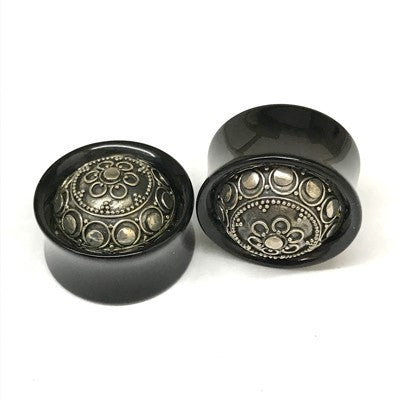 1-1/8" Traditional Black Water Buffalo Horn Balinese Plugs with Silver - PHTB17