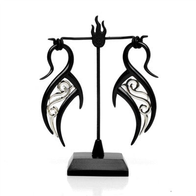 Black Water Buffalo Horn Zeta Lattice Hooks with Silver Accents and Display Stand