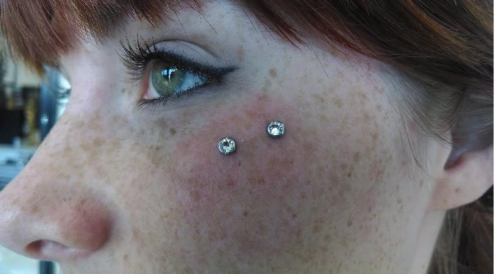 Tilum 16g Internally Threaded Flat Titanium Surface Barbell with 2mm Rise